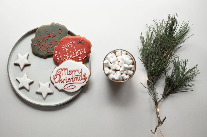 A Guide to Crafting Your Own Glass Ornaments for the Holidays