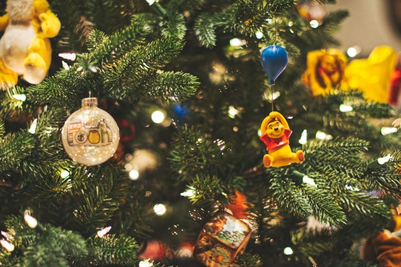 A Comprehensive Guide To Collecting Vintage Christmas Ornaments as a Meaningful Family Tradition